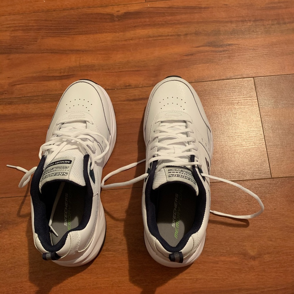 🎄Skechers athletics sneakers.🎄